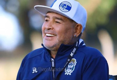 Justiça da Argentina retoma julgamento sobre morte de Diego Maradona Justiça da Argentina retoma julgamento sobre morte de Diego Maradona