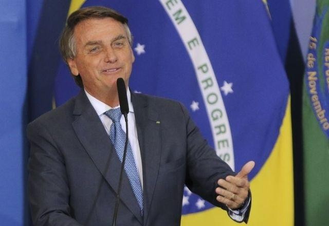 Imagem da noticia Bolsonaro defende armamento da população para "preservar democracia"