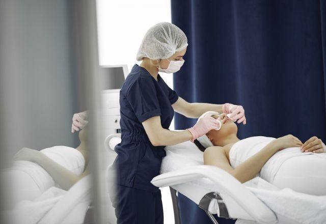 Imagem da noticia Morte após peeling de fenol: o que as clínicas de estética podem ou não fazer?