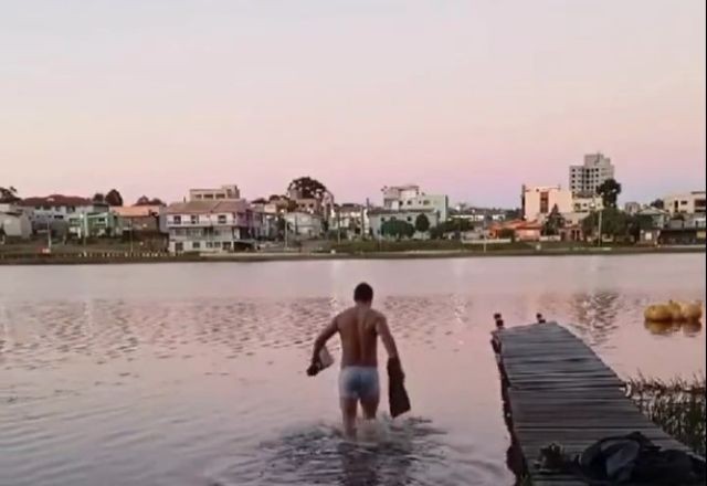 Imagem da noticia Onda de frio: bombeiro Voluntário nada em lago de cidade de SC com temperatura negativa