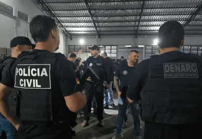 Polícia Civil prende 10 suspeitos de planejar atentados contra autoridades no RS Polícia Civil prende 10 suspeitos de planejar atentados contra autoridades no RS