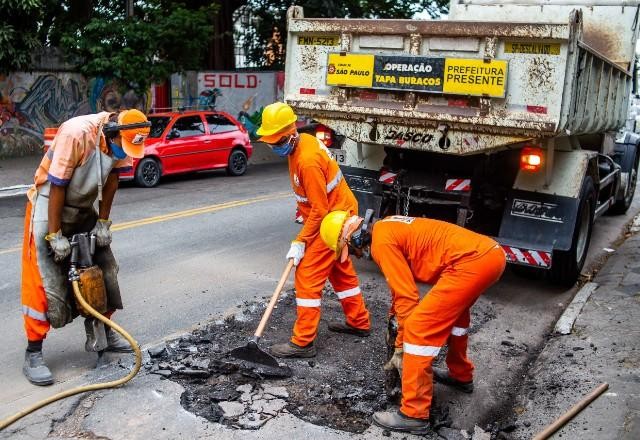 Imagem da noticia Sabesp é multada em R$ 16 milhões por buracos e obras mal feitas