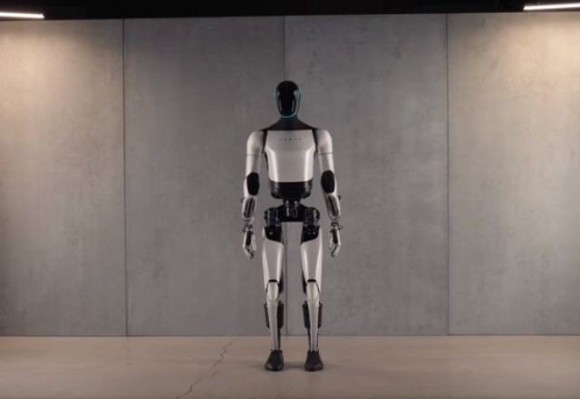 Imagem da noticia Musk mostra vídeo de robô caminhando feito 'humano' em fábrica da Tesla