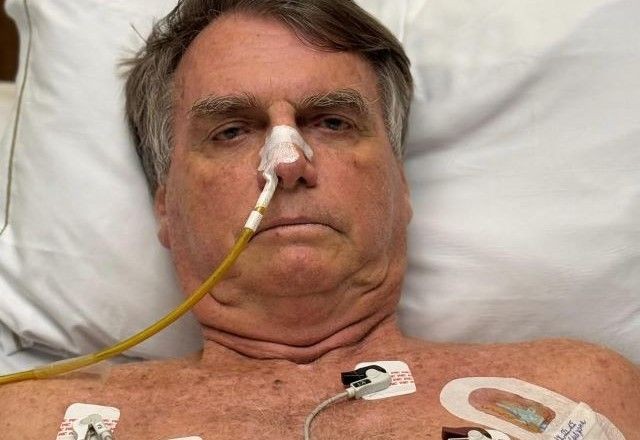 Imagem da noticia Uma semana após internação, Bolsonaro continua sem previsão de alta da UTI, diz boletim médico