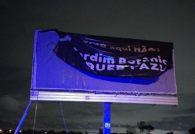 Imagem da noticia Outdoor contra Bolsonaro em condomínio é destruído