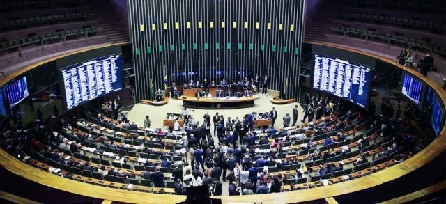 Imagem da noticia Deputados e senadores votam Orçamento após aprovação em comissão mista