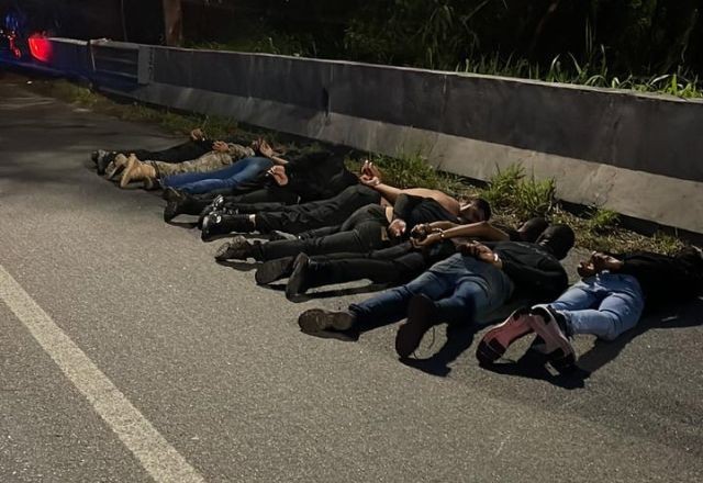 Imagem da noticia PRF entra em confronto com milicianos no RJ; 6 suspeitos ficaram feridos e 15 foram presos