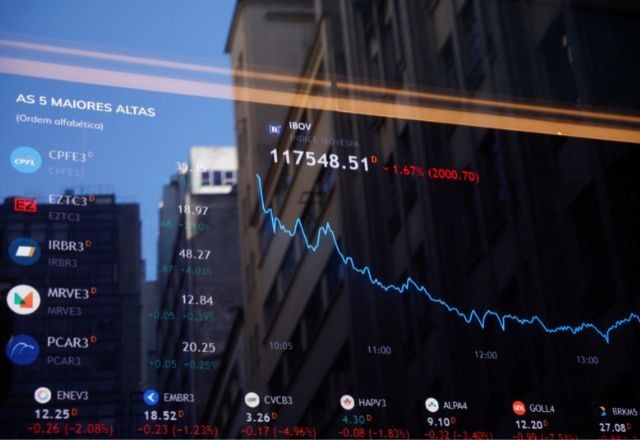 Imagem da noticia Ibovespa fecha em alta após Trump excluir setores de tarifa de 50% para Brasil; Embraer dispara