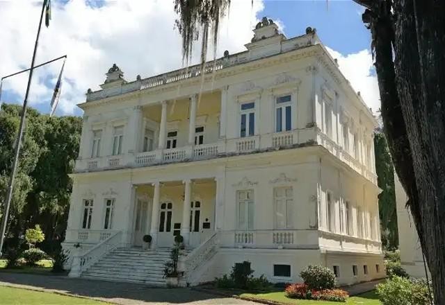 Imagem da noticia Prefeito de Petrópolis (RJ) é alvo de operação do Ministério Público