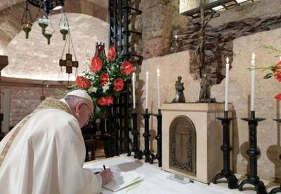 Papa Francisco pede fim do "dogma liberal"  e defende fraternidade