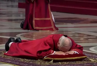 Papa Leão XIV celebra da Paixão de Cristo na Basílica de São Pedro Papa Leão XIV celebra da Paixão de Cristo na Basílica de São Pedro