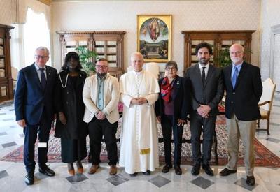 Papa Leão XVI se reúne pela 1ª vez com vítimas de abuso sexual na Igreja Católica Papa Leão XVI se reúne pela 1ª vez com vítimas de abuso sexual na Igreja Católica