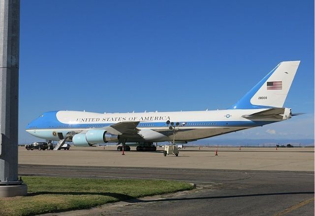 Imagem da noticia Casa Branca pede para que jornalistas parem de furtar itens do Força Aérea Um