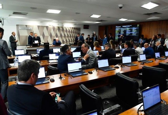Imagem da noticia Senadores adiam análise do novo Código Eleitoral na CCJ; votação deve ficar para maio