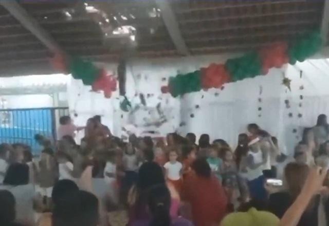 Imagem da noticia Telhado de escola desaba durante vendaval e fere crianças