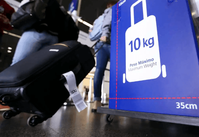 Imagem da noticia Câmara deve votar nesta quarta (22) projeto que veta cobrança por bagagem de mão em voos comerciais