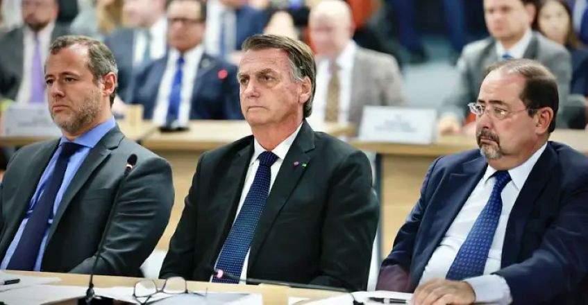 Imagem da noticia Bolsonaro teria mecanismos para conduzir suposto golpe e não o fez, diz defesa