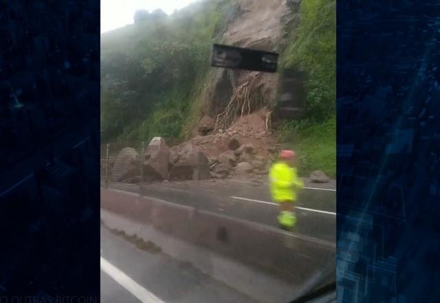 Imagem da noticia RJ: Dutra é interditada após deslizamento e queda de barreira em Barra Mansa