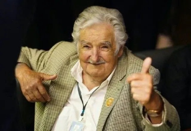 Imagem da noticia Mujica enfrenta fase terminal de câncer e está sob cuidados paliativos, diz esposa