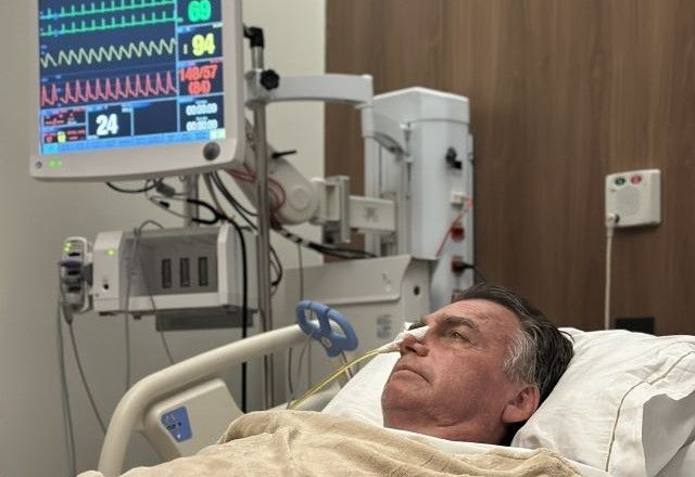 Imagem da noticia Bolsonaro publica foto em UTI após cirurgia e diz que procedimento foi o mais invasivo desde a facada