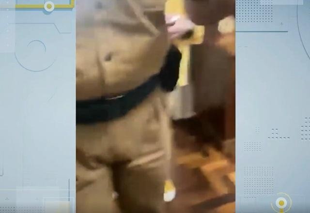 Imagem da noticia PM que teve filho acusado de racismo tenta prender mãe de vítima