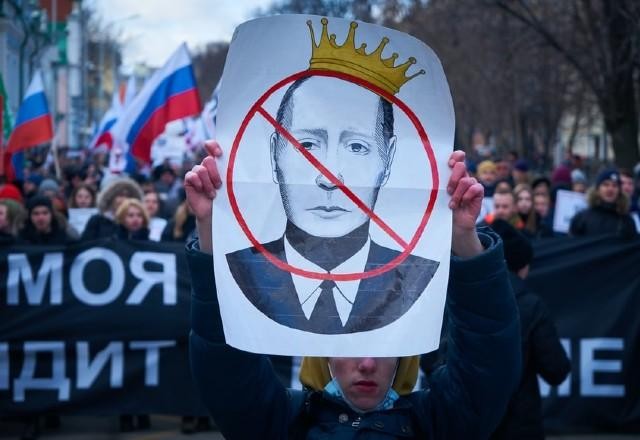 Imagem da noticia Fitch e Moody's rebaixam nota de crédito da Rússia após sanções