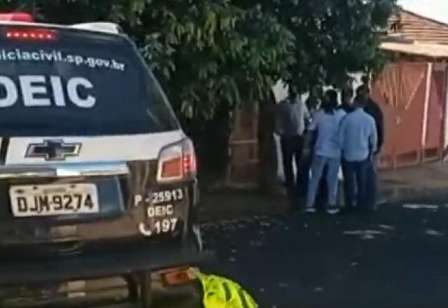 Imagem da noticia Traficante e pitbull são baleados após criminoso esfaquear investigador