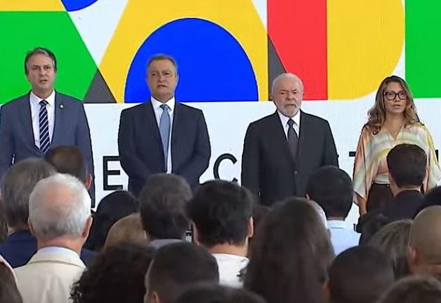 Imagem da noticia Lula diz que economia "não cresceu nada" e critica Petrobras