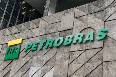 Ibama autua Petrobras em R$ 2,5 milhões por vazamento de fluido de perfuração na Foz do Amazonas Ibama autua Petrobras em R$ 2,5 milhões por vazamento de fluido de perfuração na Foz do Amazonas