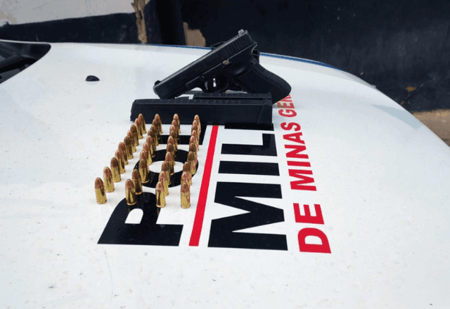 Imagem da noticia Suspeito de matar e ferir diversas pessoas em MG disparou a esmo e parecia estar drogado, diz PM