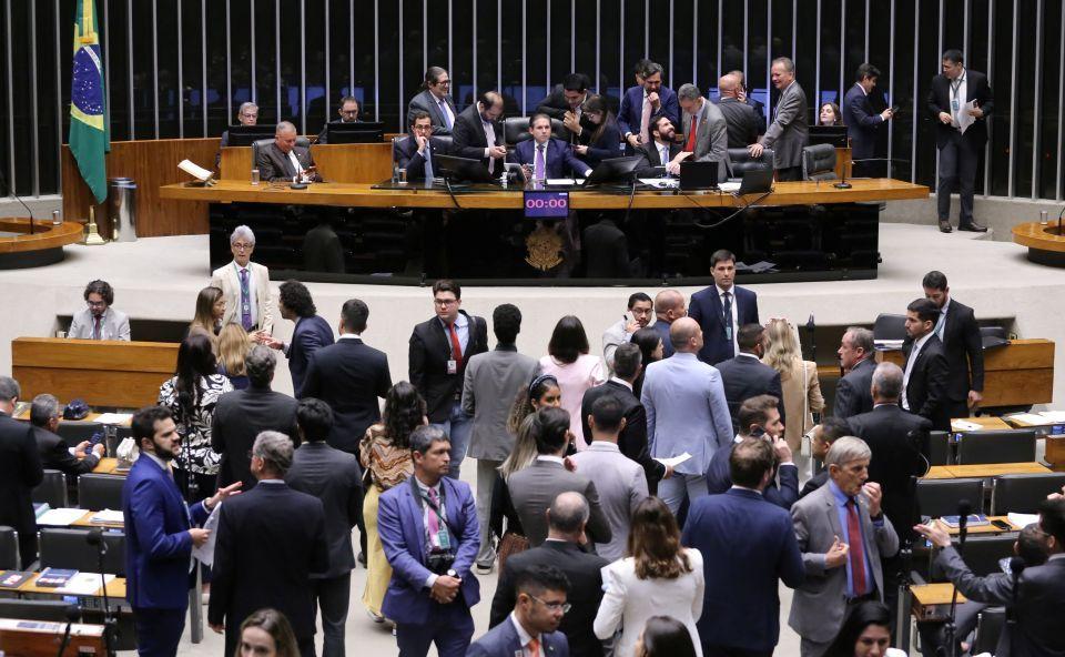 Câmara tem sessões extras nesta semana para acelerar análise da PEC do fim da escala 6x1 Câmara tem sessões extras nesta semana para acelerar análise da PEC do fim da escala 6x1
