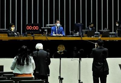 Câmara aprova projeto que resolve impasse do Orçamento Câmara aprova projeto que resolve impasse do Orçamento