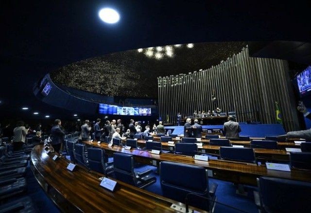 Imagem da noticia Oposição encerra obstrução no Senado após protocolar pedido de impeachment contra Moraes