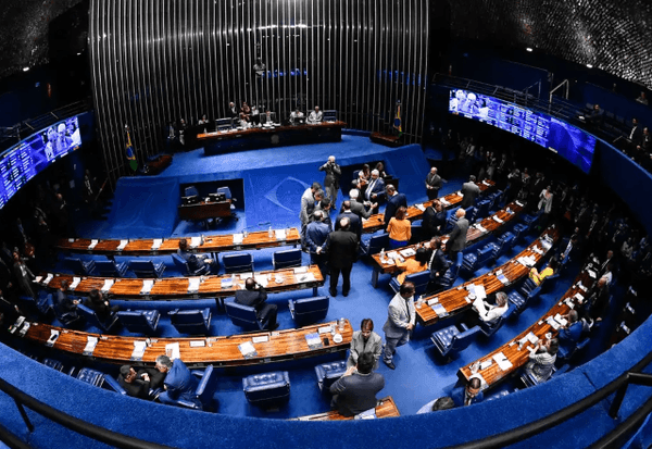 Imagem da notícia: Senadores vão ressuscitar proposta de taxação dos BBBs, de bets, bancos e bilionários