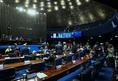 Senado aprova projeto que reduz benefícios fiscais e aumenta tributação de bets e fintechs Senado aprova projeto que reduz benefícios fiscais e aumenta tributação de bets e fintechs
