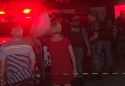 Suspeito de tortura morre em tiroteio com a polícia Suspeito de tortura morre em tiroteio com a polícia