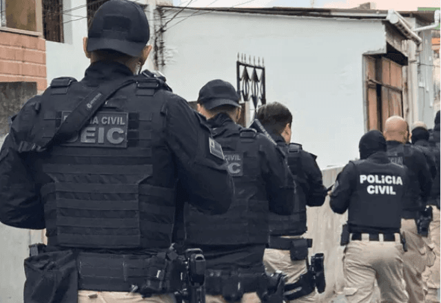 Imagem da noticia Polícia prende 7 pessoas em Salvador durante operação contra furtos; um dos suspeitos morreu