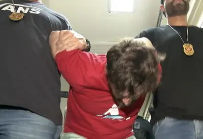 Polícia prende suspeitos de fornecer armas para quadrilha de roubos a residências em SP Polícia prende suspeitos de fornecer armas para quadrilha de roubos a residências em SP