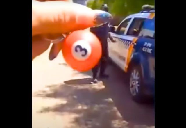 Imagem da noticia Policiais fardados são flagrados em viaturas dentro de motel em Brasília