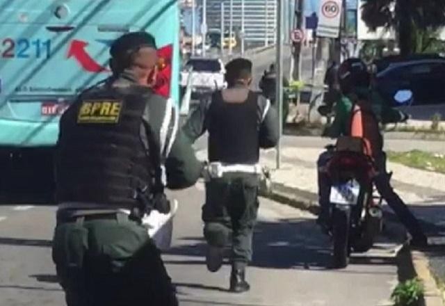 Imagem da noticia Avenida movimentada de Fortaleza (CE) é palco para perseguição e tiroteio