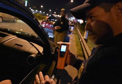 Casos de motoristas embriagados aumentam no Brasil e provocam acidentes graves Casos de motoristas embriagados aumentam no Brasil e provocam acidentes graves