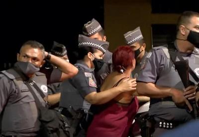 Jovem é morto em suposta troca de tiros com PMs Jovem é morto em suposta troca de tiros com PMs