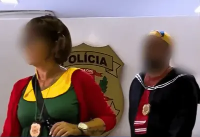 Policiais fantasiados de 'Turma do Chaves' prendem 5 suspeitos de tráfico em bloquinho no centro de SP Policiais fantasiados de 'Turma do Chaves' prendem 5 suspeitos de tráfico em bloquinho no centro de SP