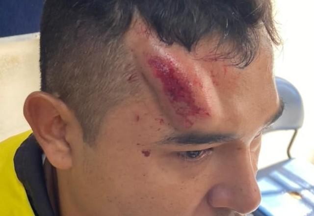 Imagem da noticia RJ: Policiais são agredidos por estudantes, com tesoura e tijolo