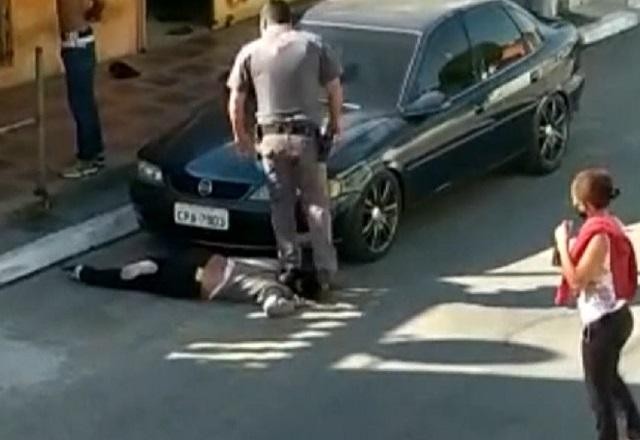 Imagem da noticia Condenado PM que pisou no pescoço de mulher em SP