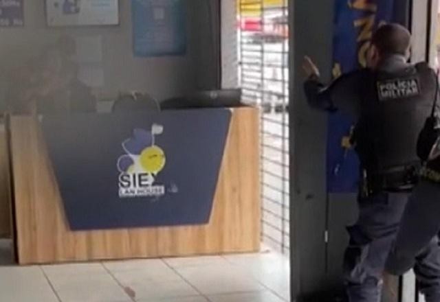 Imagem da noticia "Tu não vai conseguir sair!": homem faz mulher de refém em Manaus (AM)