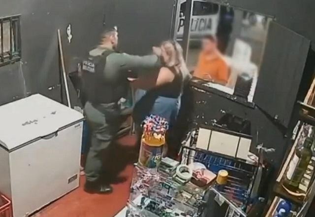 Imagem da noticia PM agride mulher com spray de pimenta e a arrasta pelos cabelos
