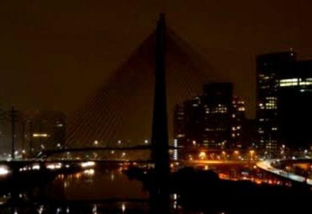 Imagem da noticia SP: Ponte Estaiada fica às escuras após criminosos furtarem cabos e luminárias