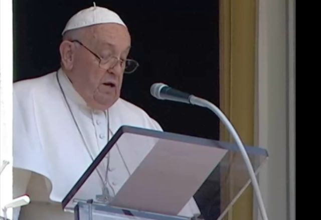 Imagem da noticia Papa Francisco pede orações por vítimas da queda do avião em Vinhedo