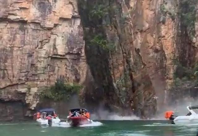 Imagem da noticia Deslizamento de pedras atinge turistas em Capitólio